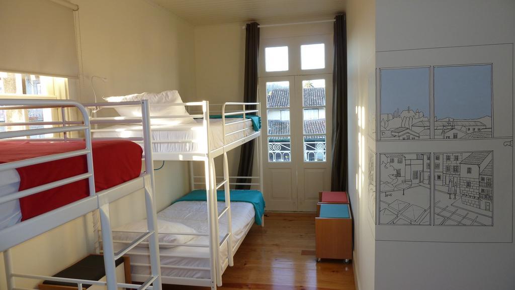 Santiago 31 Hostel Guimarães Стая снимка